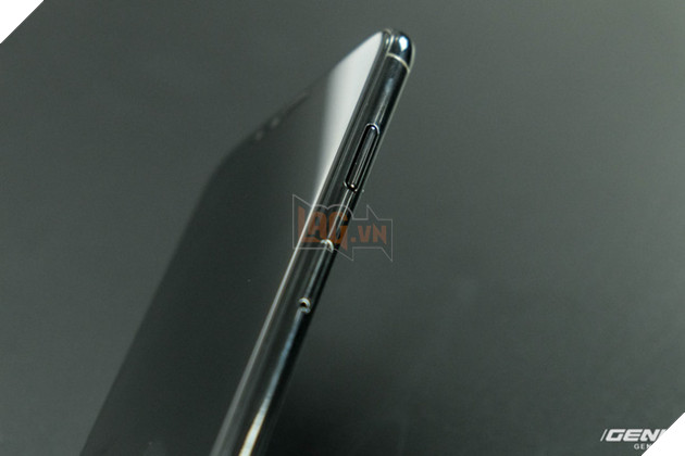 
Đã có nhiều tranh cãi về việc liệu Apple có loại bỏ hoàn toàn cảm biến vân tay Touch ID trên iPhone 8 hay không. Nếu như khả năng Apple đưa Touch ID ra mặt lưng là không cao, thì nút nguồn lại là một vị trí khác có khả năng được lựa chọn
