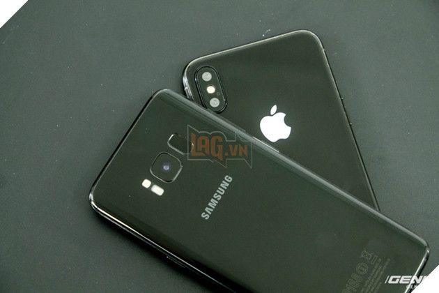 
iPhone 8 sở hữu cụm camera kép nằm dọc, trong khi S8 vẫn là camera đơn truyền thống. Phải đến Note8, Samsung mới trang bị cho máy camera kép, tuy nhiên rất tiếc chúng tôi chưa có cơ hội sở hữu chiếc máy này để so sánh
