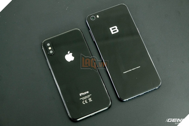 
Mặt lưng của cả hai máy đều được làm bằng kính, tuy nhiên Bphone nhìn đơn giản hơn do có ít chi tiết hơn
