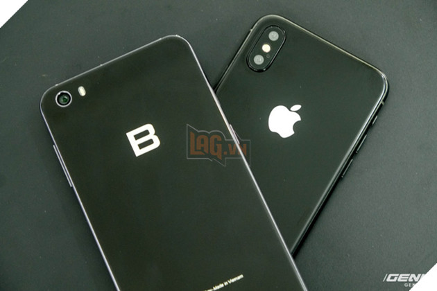 
Mặc dù rõ ràng Bphone 2017 không cùng đẳng cấp với iPhone 8, tuy nhiên do đây là chiếc máy được dư luận quan tâm rất nhiều trong thời gian qua, vậy nên chúng tôi đã quyết định so sánh chúng với nhau
