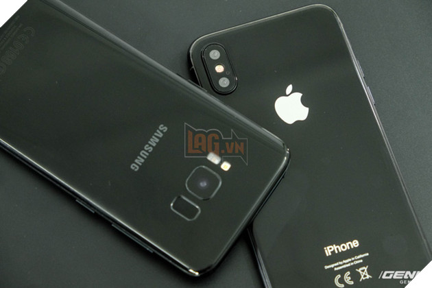 
Mặt lưng của Galaxy S8 được uốn cong nhiều hơn so với iPhone 8
