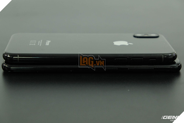 
Viền của cả hai chiếc máy đều được làm bóng
