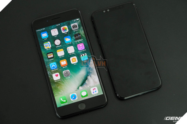 
iPhone 7 Plus là chiếc máy cao cấp nhất của Apple hiện nay, sử dụng lối thiết kế khá lỗi thời ở trong thời điểm năm 2017 với viền màn hình dày.
