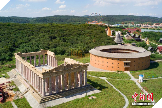 Dở khóc dở cười khi chứng kiến cảnh siêu anh hùng Hollywood đứng canh gác cho tượng nhân sư nhái ở Trung Quốc - Ảnh 5.