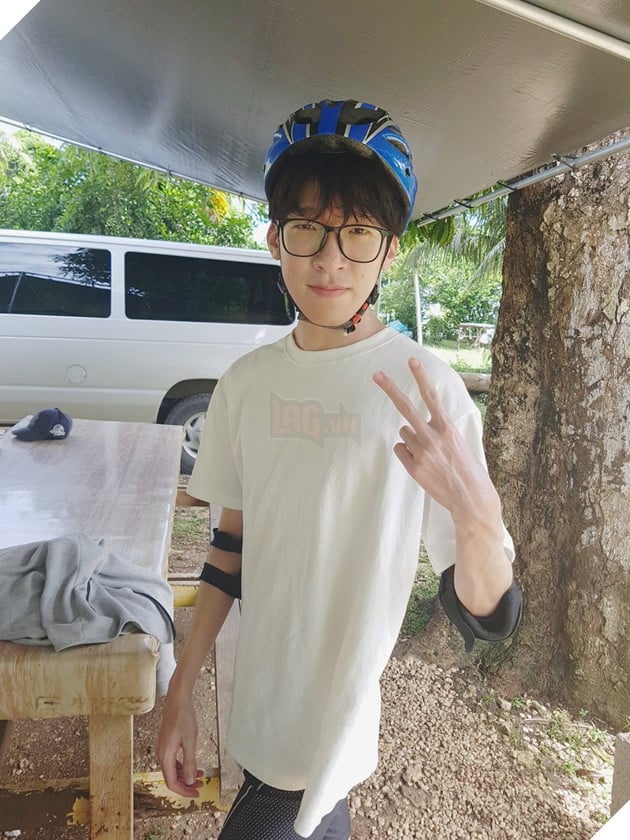 Trong lúc KT và Samsung Galaxy "đánh nhau vỡ mặt" vì tấm vé thứ 3 đi CKTG, Kkoma dẫn học trò của mình đến Mỹ du lịch thảnh thơi