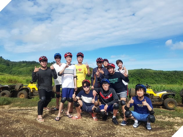 Trong lúc KT và Samsung Galaxy "đánh nhau vỡ mặt" vì tấm vé thứ 3 đi CKTG, Kkoma dẫn học trò của mình đến Mỹ du lịch thảnh thơi