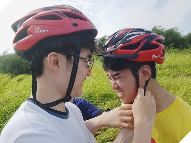 Trong lúc KT và Samsung Galaxy "đánh nhau vỡ mặt" vì tấm vé thứ 3 đi CKTG, Kkoma dẫn học trò của mình đến Mỹ du lịch thảnh thơi