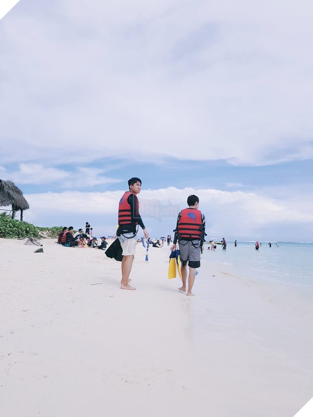 Trong lúc KT và Samsung Galaxy "đánh nhau vỡ mặt" vì tấm vé thứ 3 đi CKTG, Kkoma dẫn học trò của mình đến Mỹ du lịch thảnh thơi