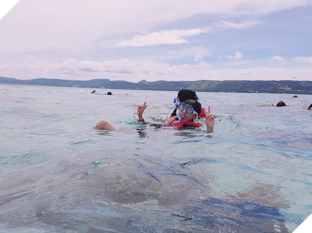 Trong lúc KT và Samsung Galaxy "đánh nhau vỡ mặt" vì tấm vé thứ 3 đi CKTG, Kkoma dẫn học trò của mình đến Mỹ du lịch thảnh thơi