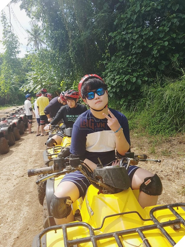 Trong lúc KT và Samsung Galaxy "đánh nhau vỡ mặt" vì tấm vé thứ 3 đi CKTG, Kkoma dẫn học trò của mình đến Mỹ du lịch thảnh thơi