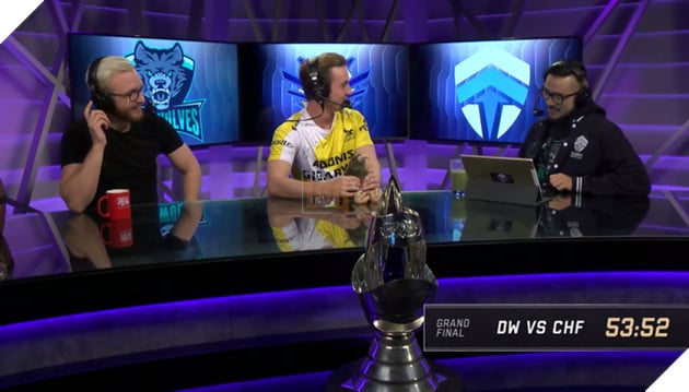 Quá hâm mộ GIGABYTE Marines, Caster quốc tế mặc áo đồng phục nhà vô địch LMHT Việt Nam đi bình luận giải