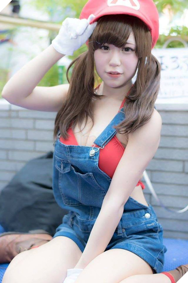 Cosplay nhân vật Mario phiên bản "có ngực" khiến bạn không khỏi nóng mắt