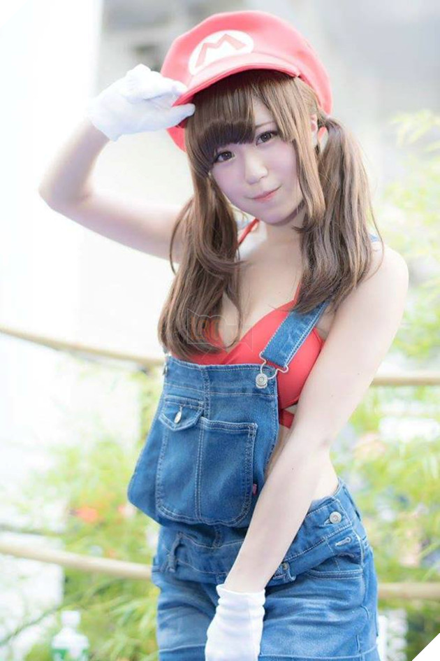 Cosplay nhân vật Mario phiên bản "có ngực" khiến bạn không khỏi nóng mắt