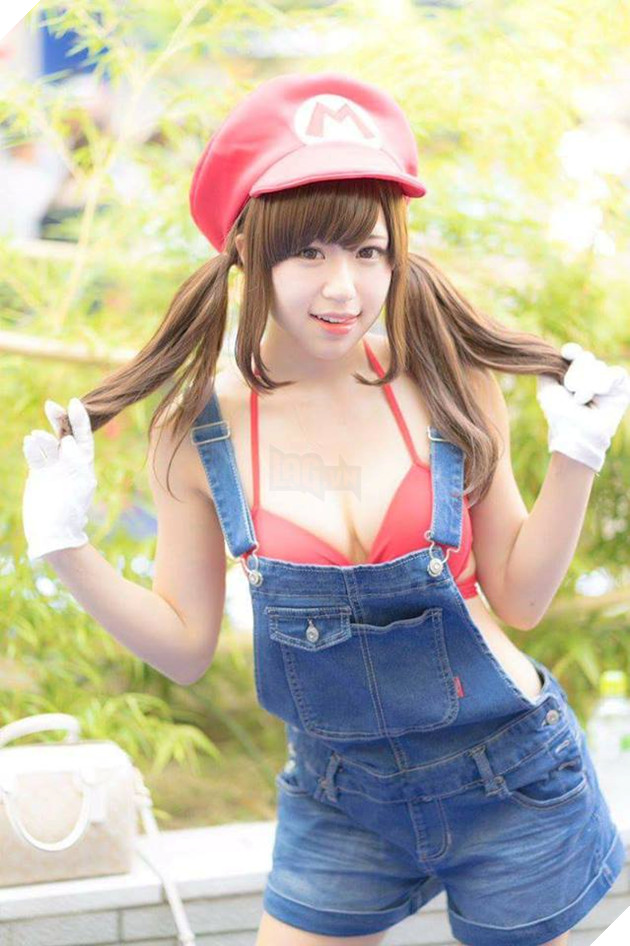 Cosplay nhân vật Mario phiên bản "có ngực" khiến bạn không khỏi nóng mắt