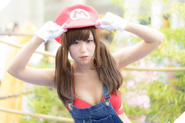 Cosplay nhân vật Mario phiên bản "có ngực" khiến bạn không khỏi nóng mắt