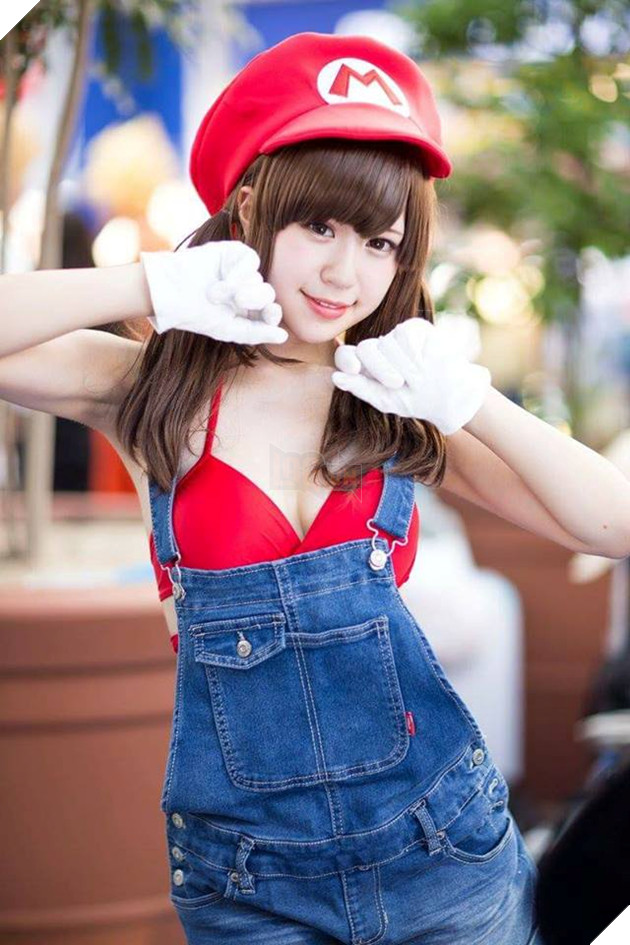 Cosplay nhân vật Mario phiên bản "có ngực" khiến bạn không khỏi nóng mắt