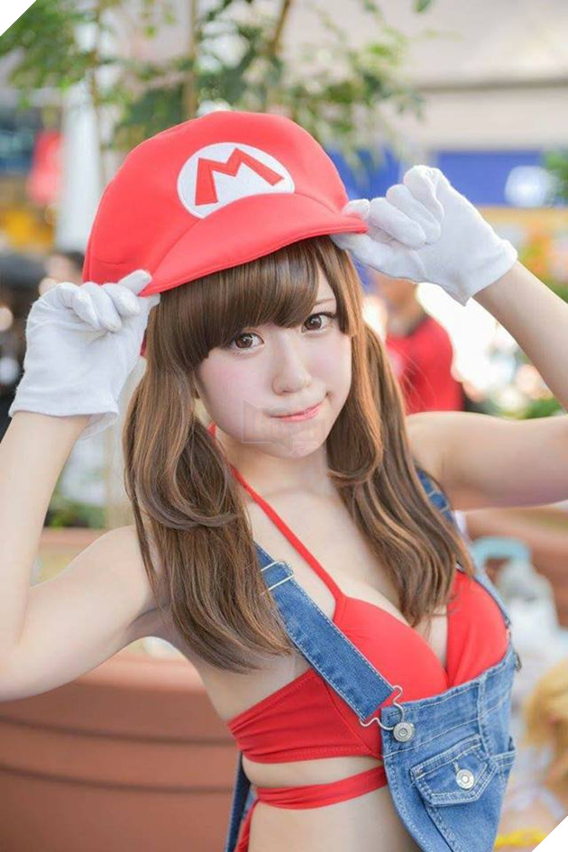 Cosplay nhân vật Mario phiên bản "có ngực" khiến bạn không khỏi nóng mắt