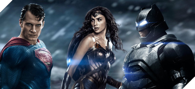 
Batman v Superman: Dawn of Justice phiên bản deluxe phát hành dưới định dạng đĩa DVD và Blu-ray từng bị gắn nhãn R.
