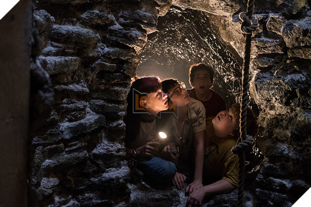 “It” Ám ảnh tuổi thơ đội lốt gã hề ma quái 13