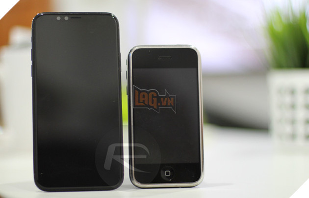 
iPhone X Black với iPhone 2G
