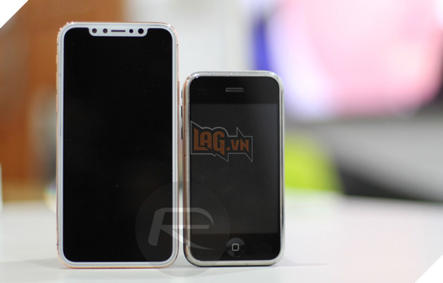 
iPhone X Blush Gold với iPhone 2G
