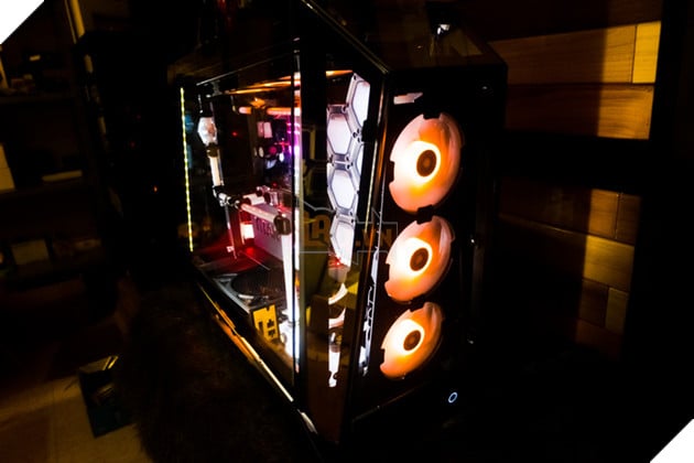 Mê mệt với bộ máy tính 'đom đóm' của game thủ Việt, riêng vỏ case cũng đã 50 triệu rồi