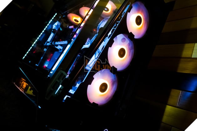 Mê mệt với bộ máy tính 'đom đóm' của game thủ Việt, riêng vỏ case cũng đã 50 triệu rồi