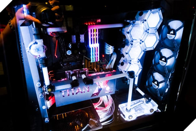 Mê mệt với bộ máy tính 'đom đóm' của game thủ Việt, riêng vỏ case cũng đã 50 triệu rồi