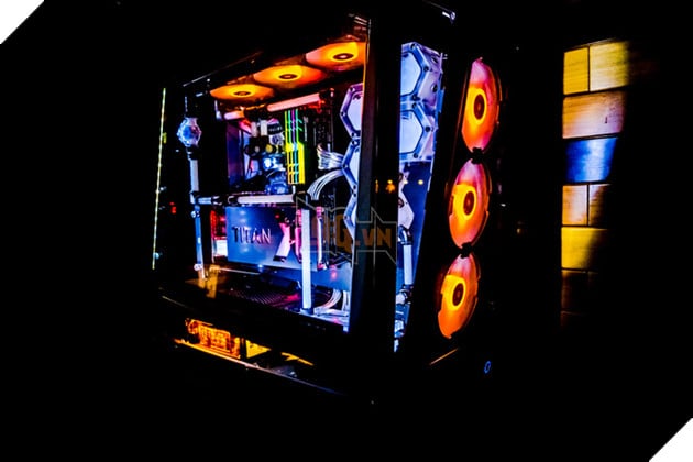 Mê mệt với bộ máy tính 'đom đóm' của game thủ Việt, riêng vỏ case cũng đã 50 triệu rồi