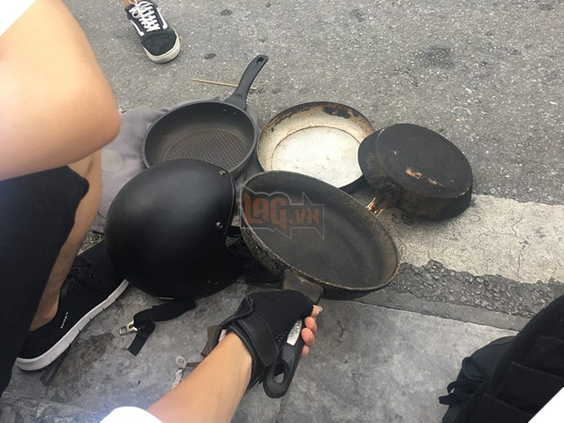 Sáng nay có cả chục game thủ Việt cuồng Battlegrounds mang chảo ra đứng ở Bờ Hồ!