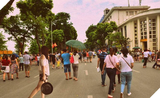 Sáng nay có cả chục game thủ Việt cuồng Battlegrounds mang chảo ra đứng ở Bờ Hồ!