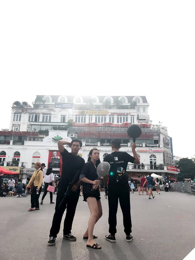 Sáng nay có cả chục game thủ Việt cuồng Battlegrounds mang chảo ra đứng ở Bờ Hồ!