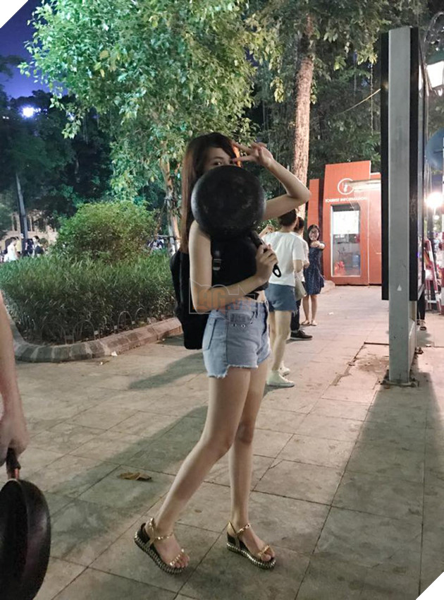 
Sự kiện cầm chảo PUBG chạy quanh Bờ Hồ Hoàn Kiếm còn có sự góp mặt của cả các nữ game thủ
