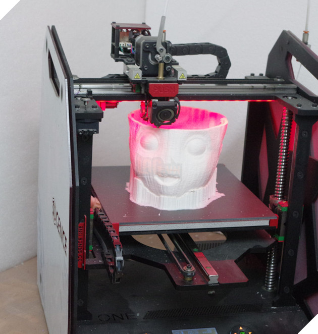 Nhìn chú bé Groot cực xinh này, chẳng ai dám tin bên trong là cỗ máy tính chơi được mọi game trên đời