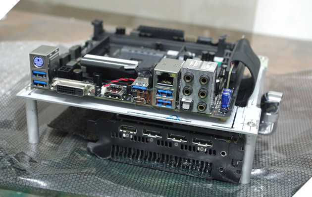 Nhìn chú bé Groot cực xinh này, chẳng ai dám tin bên trong là cỗ máy tính chơi được mọi game trên đời