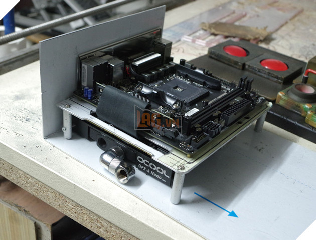 Nhìn chú bé Groot cực xinh này, chẳng ai dám tin bên trong là cỗ máy tính chơi được mọi game trên đời