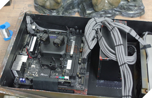 Nhìn chú bé Groot cực xinh này, chẳng ai dám tin bên trong là cỗ máy tính chơi được mọi game trên đời