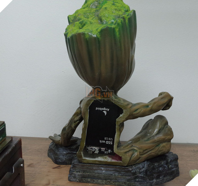 Nhìn chú bé Groot cực xinh này, chẳng ai dám tin bên trong là cỗ máy tính chơi được mọi game trên đời