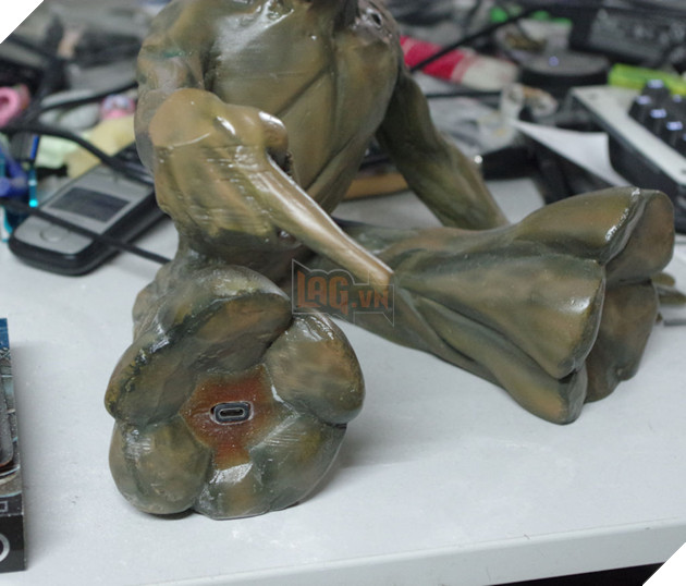 Nhìn chú bé Groot cực xinh này, chẳng ai dám tin bên trong là cỗ máy tính chơi được mọi game trên đời