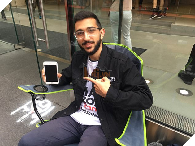 
Anh chàng YouTuber này muốn sở hữu iPhone X nhanh nhất có thể.
