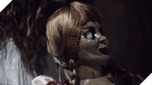 
Thực ra, Annabelle chỉ con bé búp bê đáng thương bị giật dây
