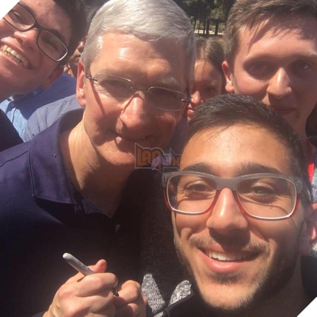 
Mazen đúng là fan số 1 của Apple!
