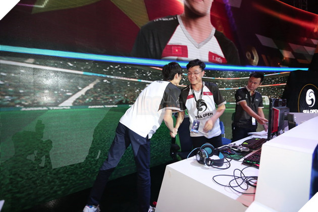 FIFA Online 3: KRJeong giành chức vô địch giải đấu SOC 2017 khu vực Đông Nam Á 10