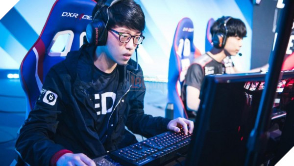 Faker gửi tối hậu thư cho Scout - cựu đàn em tại SKT T1 và giờ là trụ cột của EDG