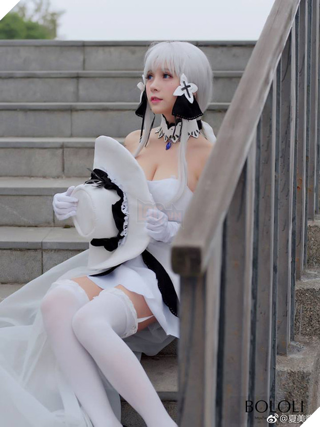 Bộ ảnh cosplay gợi cảm về cô nàng tóc bạch kim Emilia trong Re:Zero