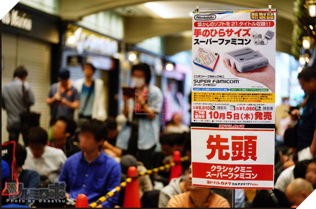 Máy chơi game "cổ lỗ sĩ" nhưng người Nhật vẫn xếp hàng cả cây số để chờ mua