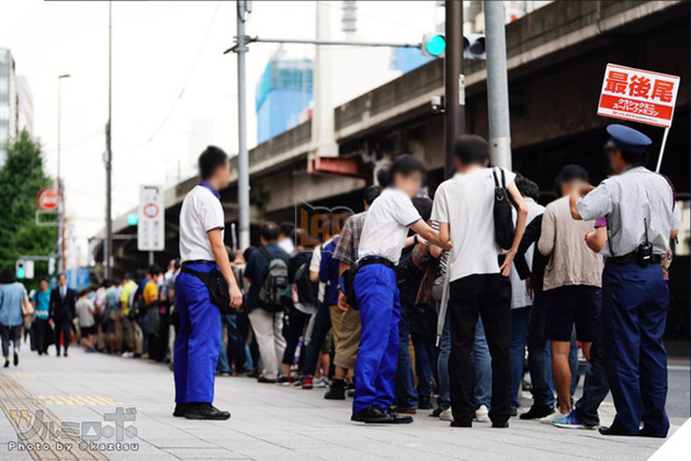 Máy chơi game "cổ lỗ sĩ" nhưng người Nhật vẫn xếp hàng cả cây số để chờ mua