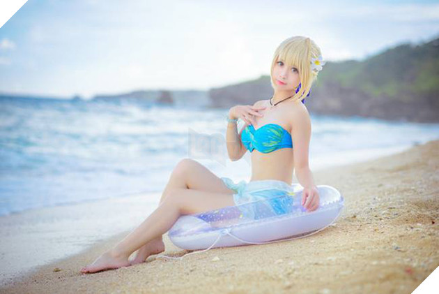 Tiếp tục ngất ngây với cosplay nàng Saber trong trang phục áo tắm