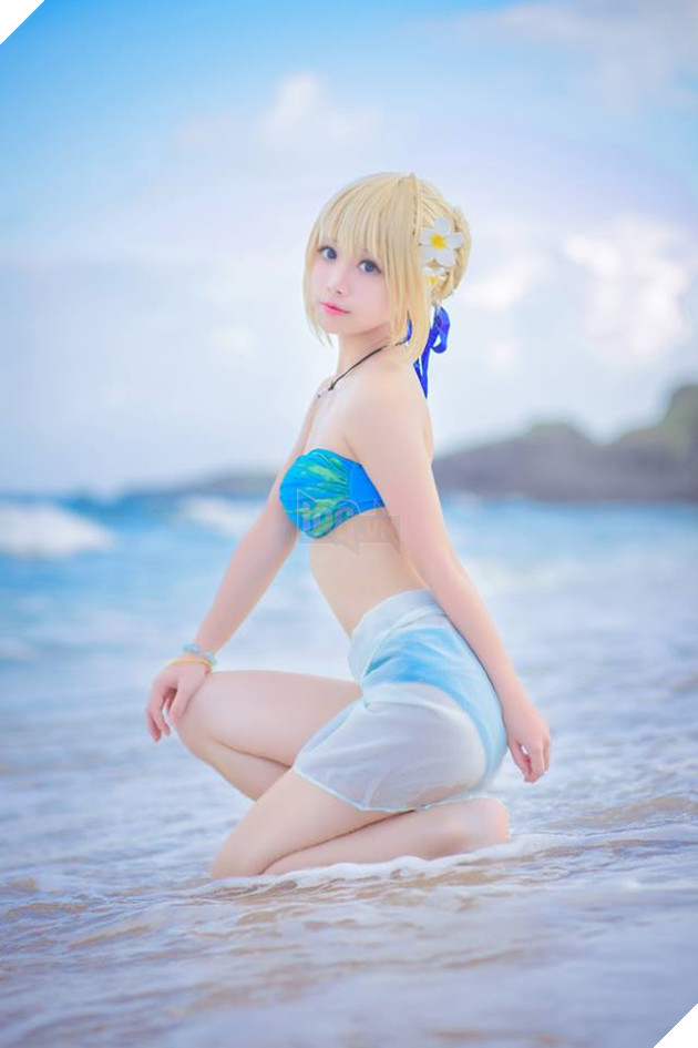 Tiếp tục ngất ngây với cosplay nàng Saber trong trang phục áo tắm