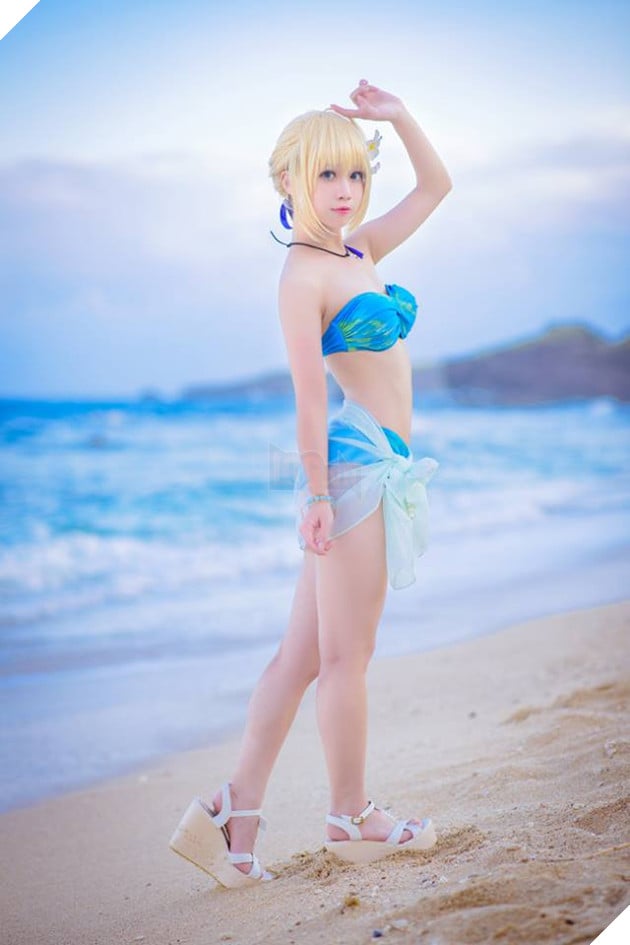 Tiếp tục ngất ngây với cosplay nàng Saber trong trang phục áo tắm